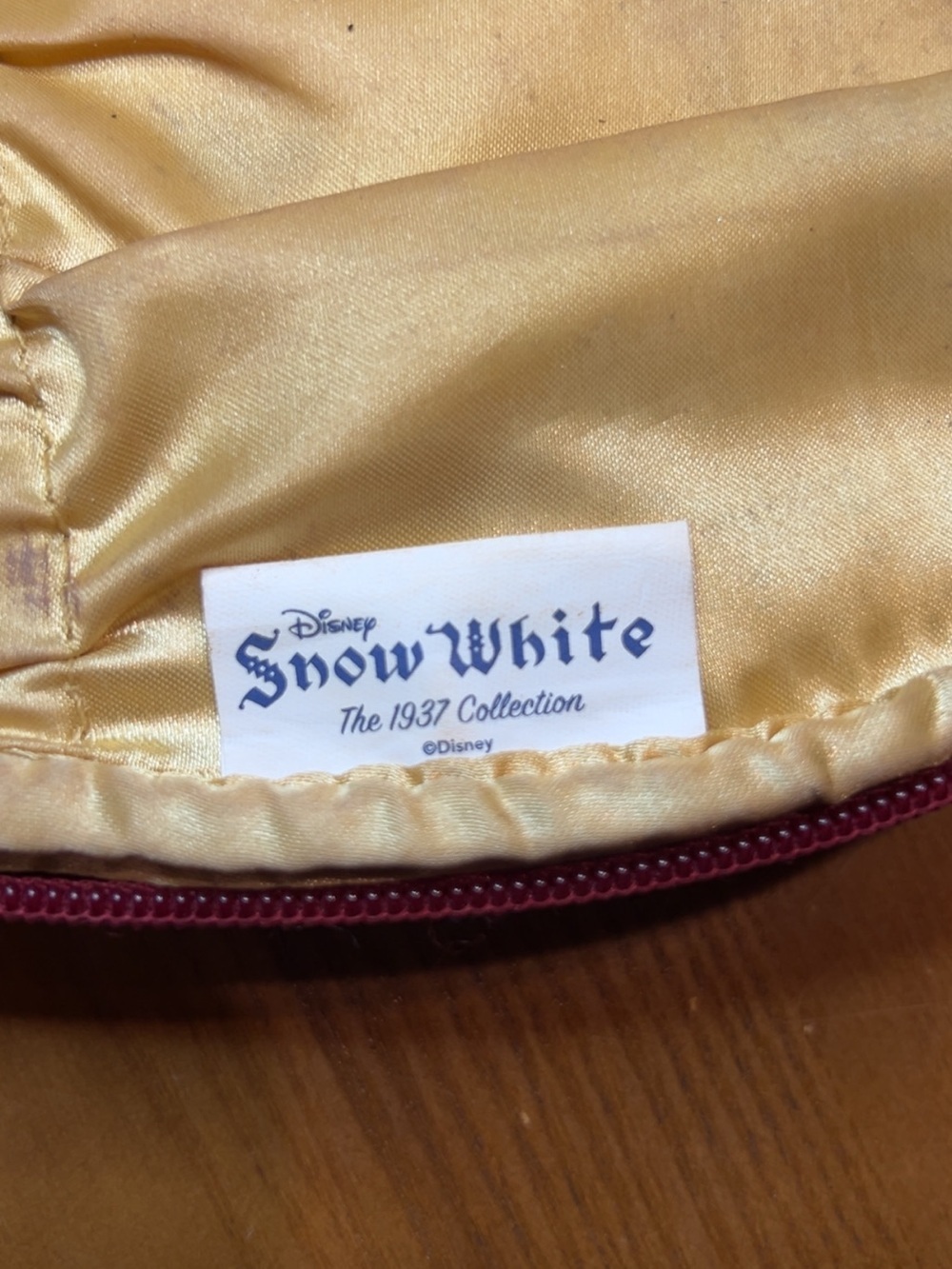 Disney 1937 Snow White Collection Makeup Bag Gold/Blue/Maroon Soft Embroidered - Picture 6 of 9